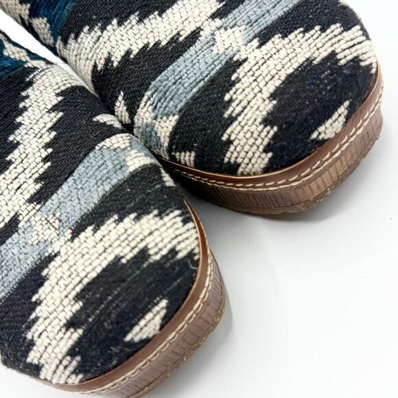 Korks Platform Lori Clogs in Aztec Blue White Black - US Women’s 9M - Picture 3 of 13